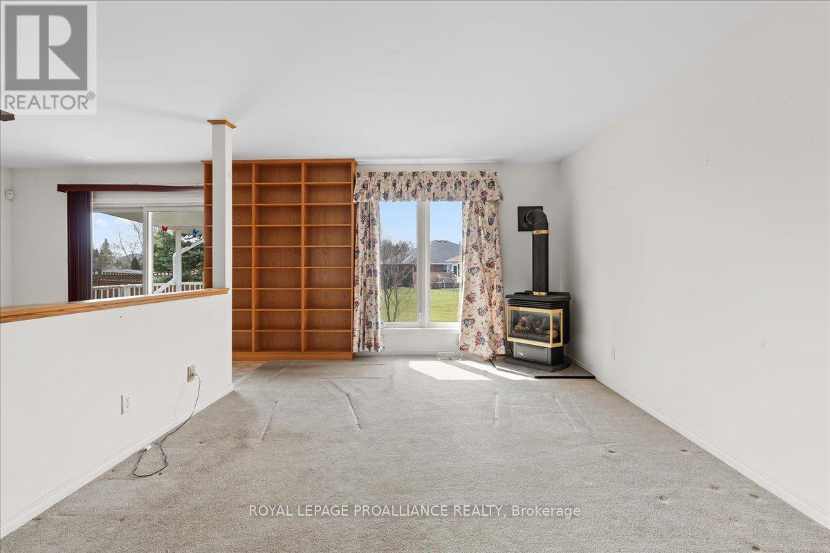 












13 HICKORY GROVE

,
Belleville (Belleville Ward),




Ontario
K8N5X6


