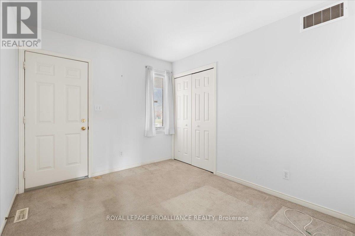 












13 HICKORY GROVE

,
Belleville (Belleville Ward),




Ontario
K8N5X6

