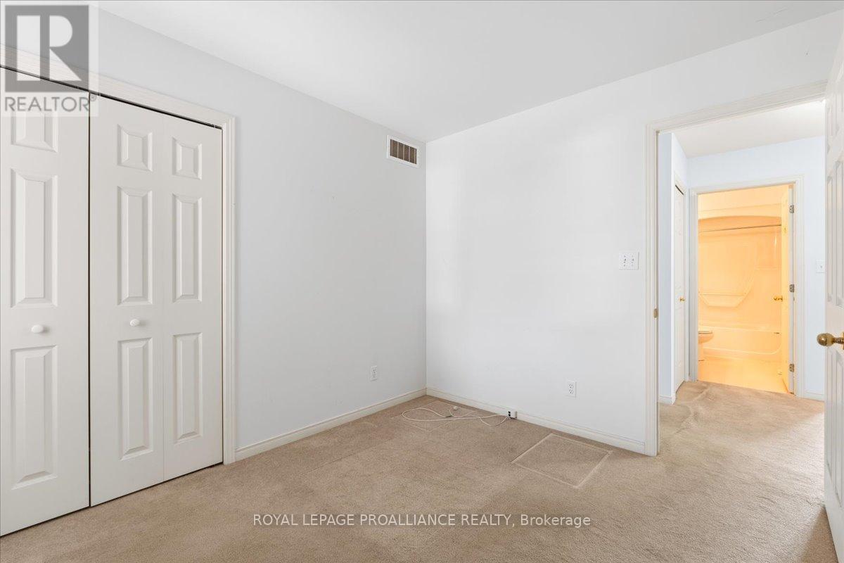 












13 HICKORY GROVE

,
Belleville (Belleville Ward),




Ontario
K8N5X6

