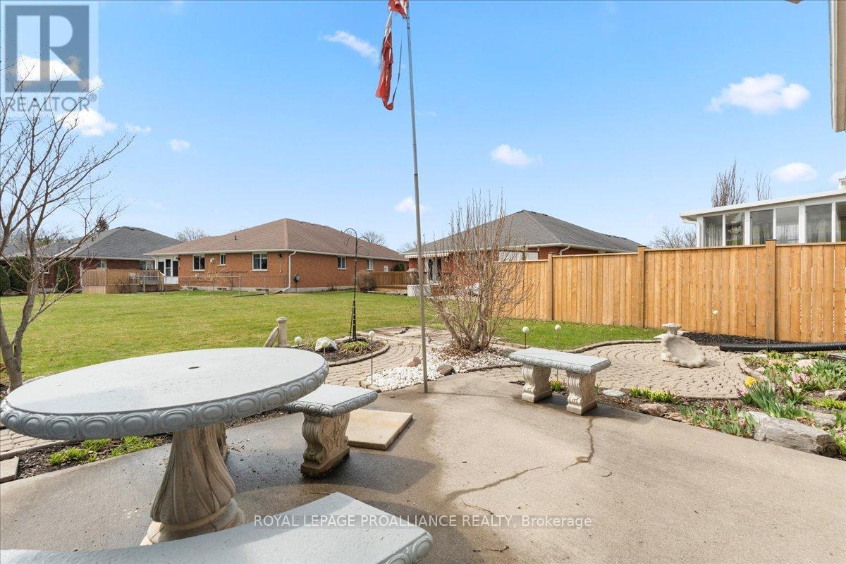 












13 HICKORY GROVE

,
Belleville (Belleville Ward),




Ontario
K8N5X6

