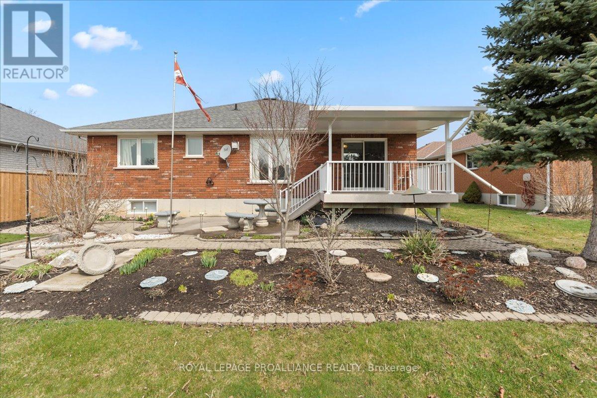












13 HICKORY GROVE

,
Belleville (Belleville Ward),




Ontario
K8N5X6

