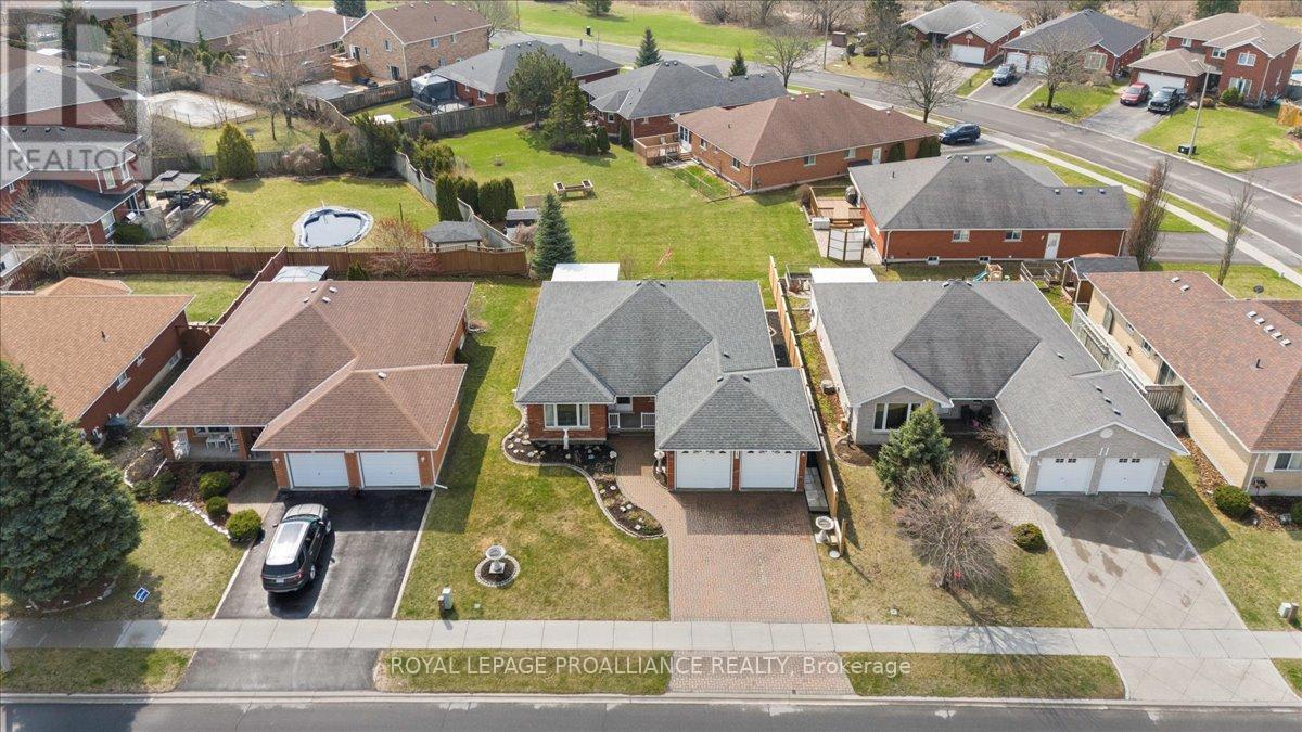












13 HICKORY GROVE

,
Belleville (Belleville Ward),




Ontario
K8N5X6

