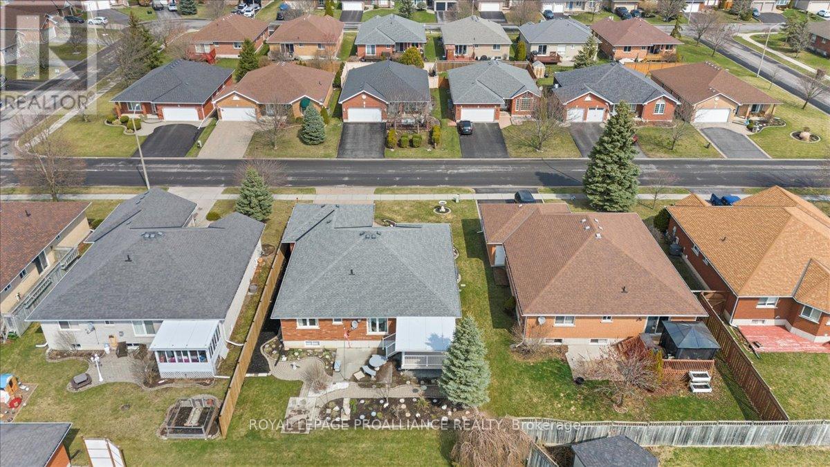 












13 HICKORY GROVE

,
Belleville (Belleville Ward),




Ontario
K8N5X6

