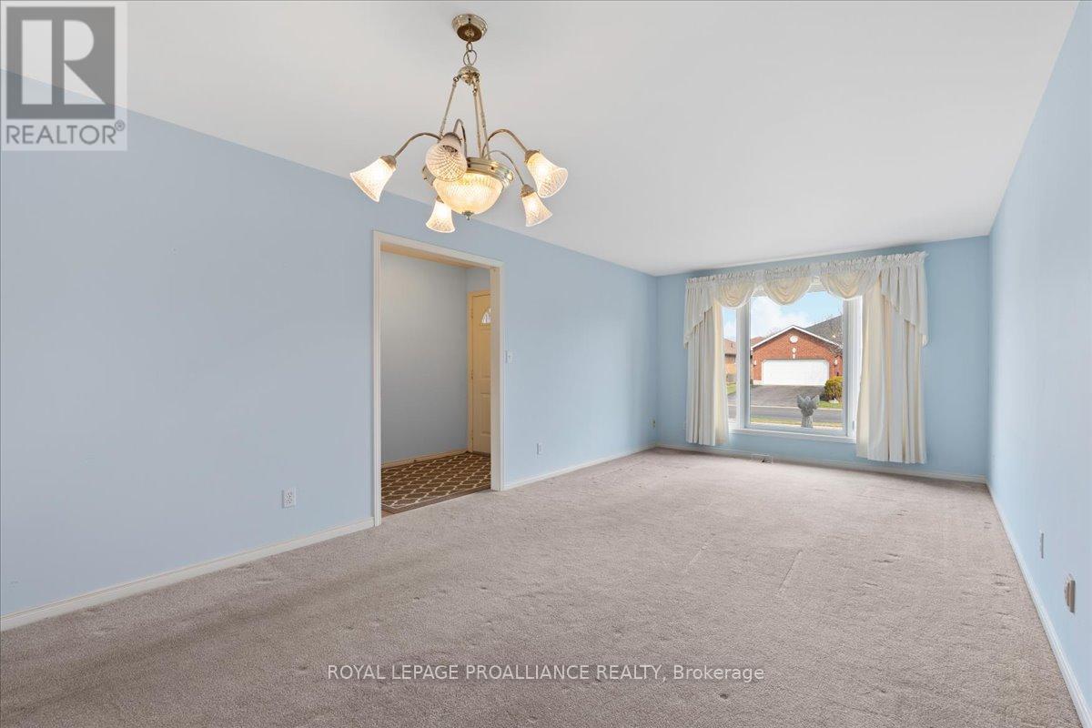 












13 HICKORY GROVE

,
Belleville (Belleville Ward),




Ontario
K8N5X6


