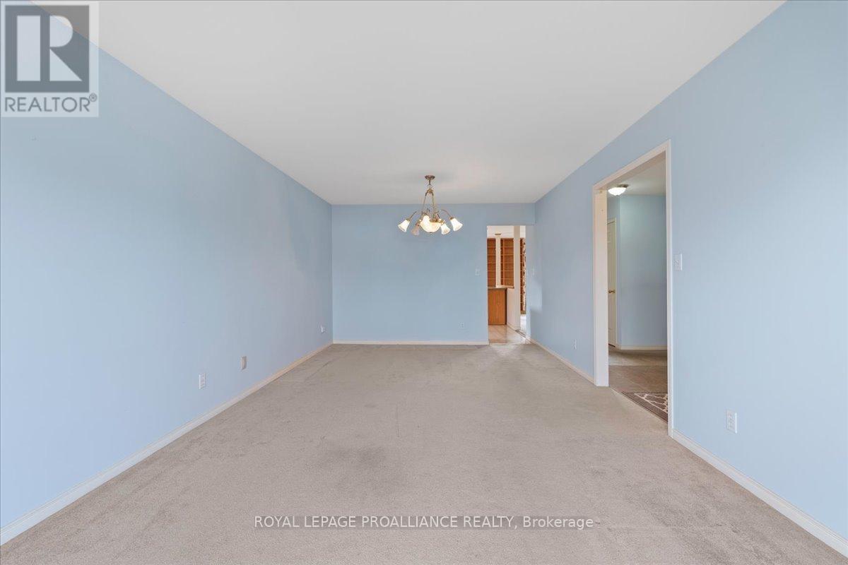 












13 HICKORY GROVE

,
Belleville (Belleville Ward),




Ontario
K8N5X6

