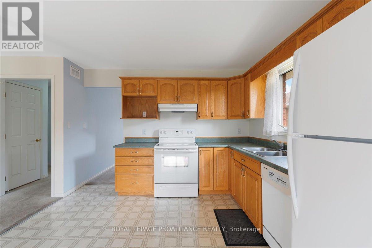












13 HICKORY GROVE

,
Belleville (Belleville Ward),




Ontario
K8N5X6

