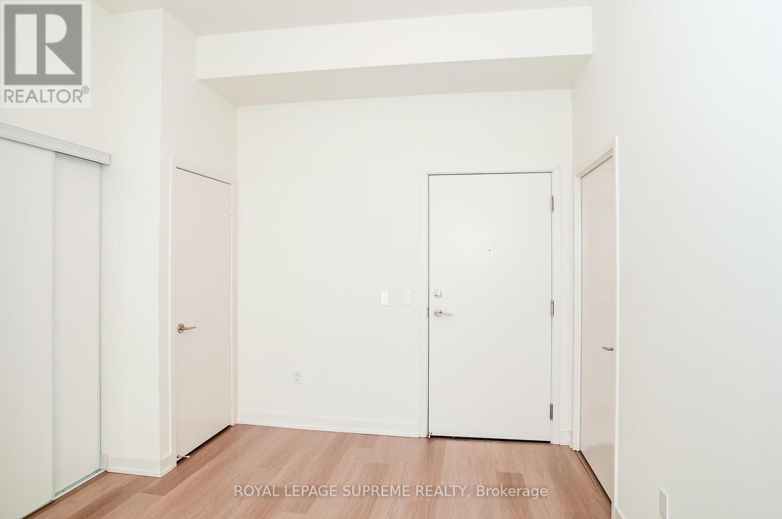 












811 - 859 THE QUEENSWAY

,
Toronto,




Ontario
M8Z1N8

