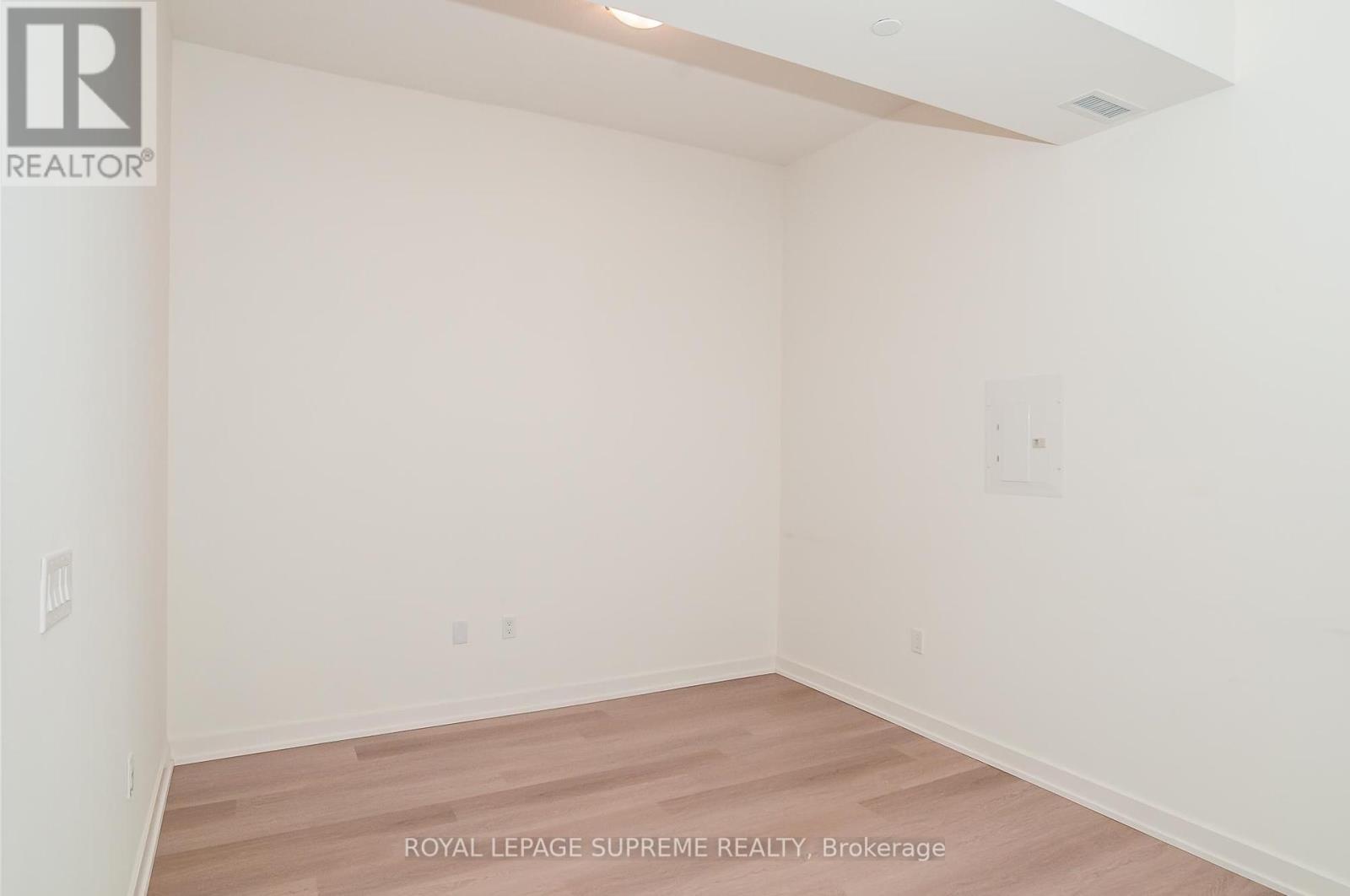 












811 - 859 THE QUEENSWAY

,
Toronto,




Ontario
M8Z1N8


