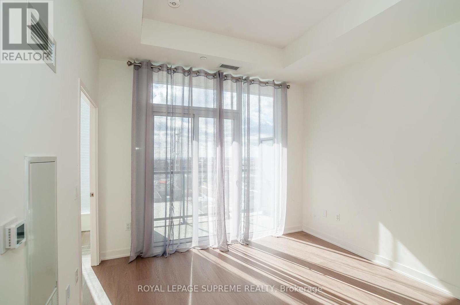 












811 - 859 THE QUEENSWAY

,
Toronto,




Ontario
M8Z1N8

