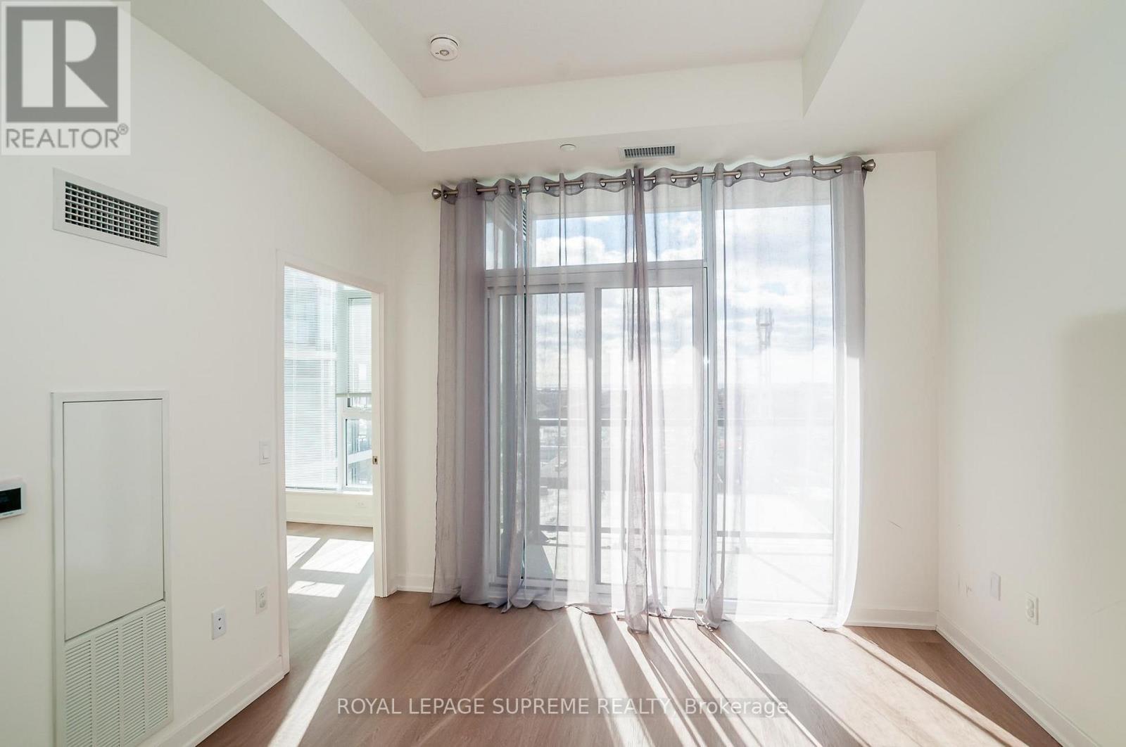 












811 - 859 THE QUEENSWAY

,
Toronto,




Ontario
M8Z1N8

