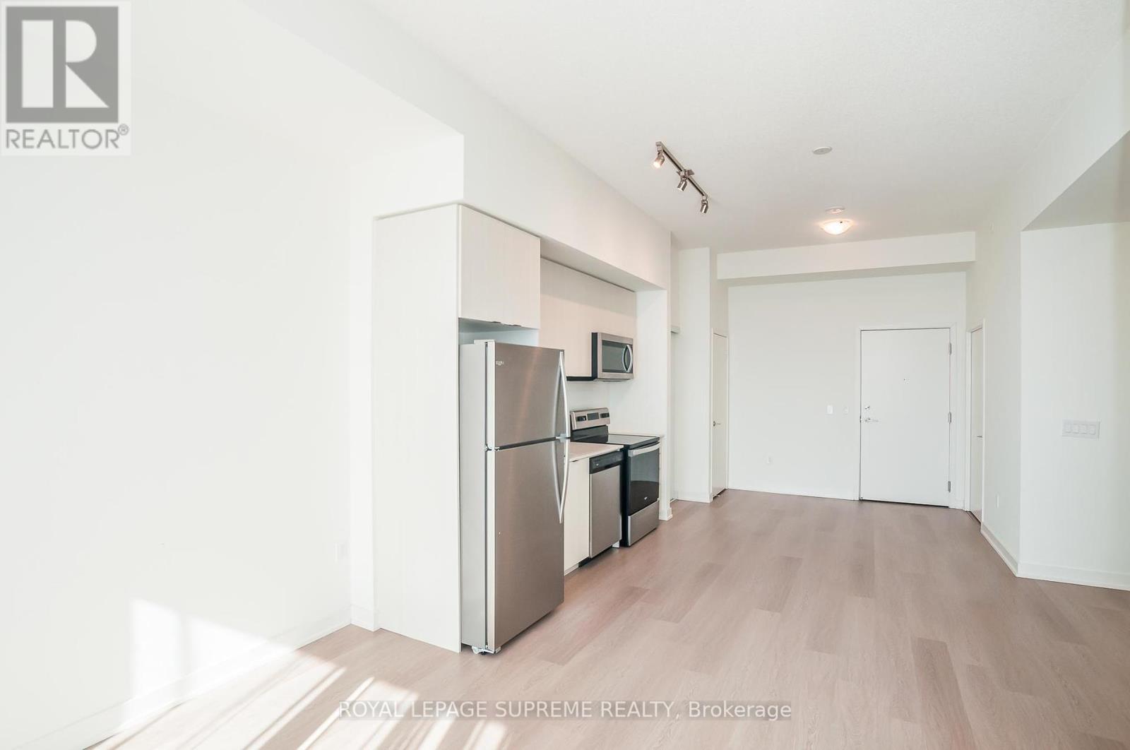 












811 - 859 THE QUEENSWAY

,
Toronto,




Ontario
M8Z1N8

