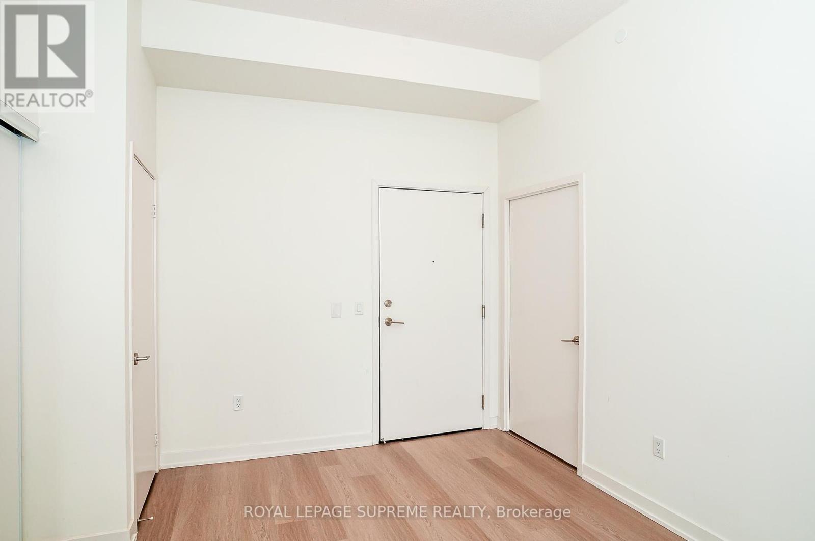 












811 - 859 THE QUEENSWAY

,
Toronto,




Ontario
M8Z1N8

