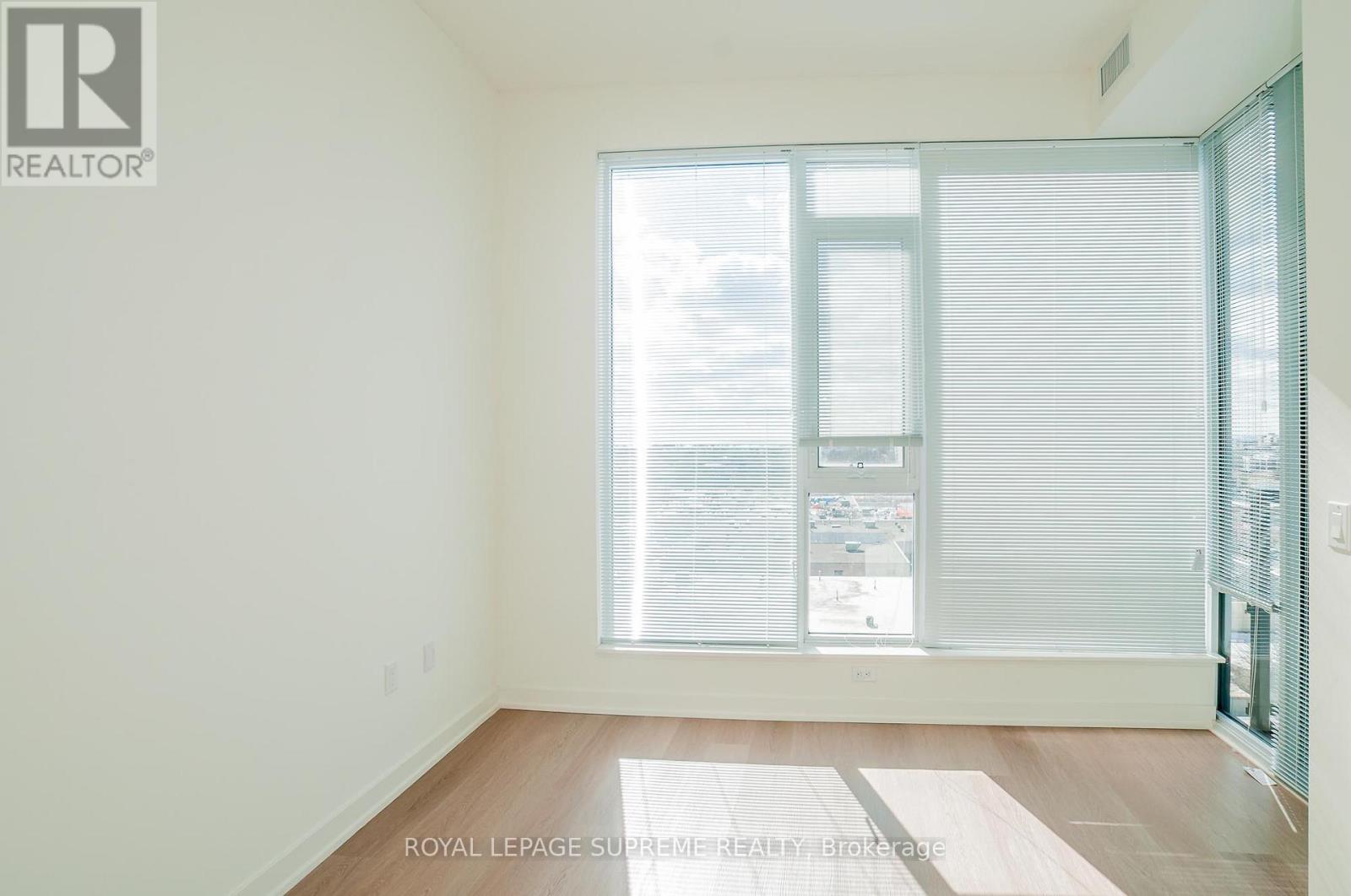 












811 - 859 THE QUEENSWAY

,
Toronto,




Ontario
M8Z1N8

