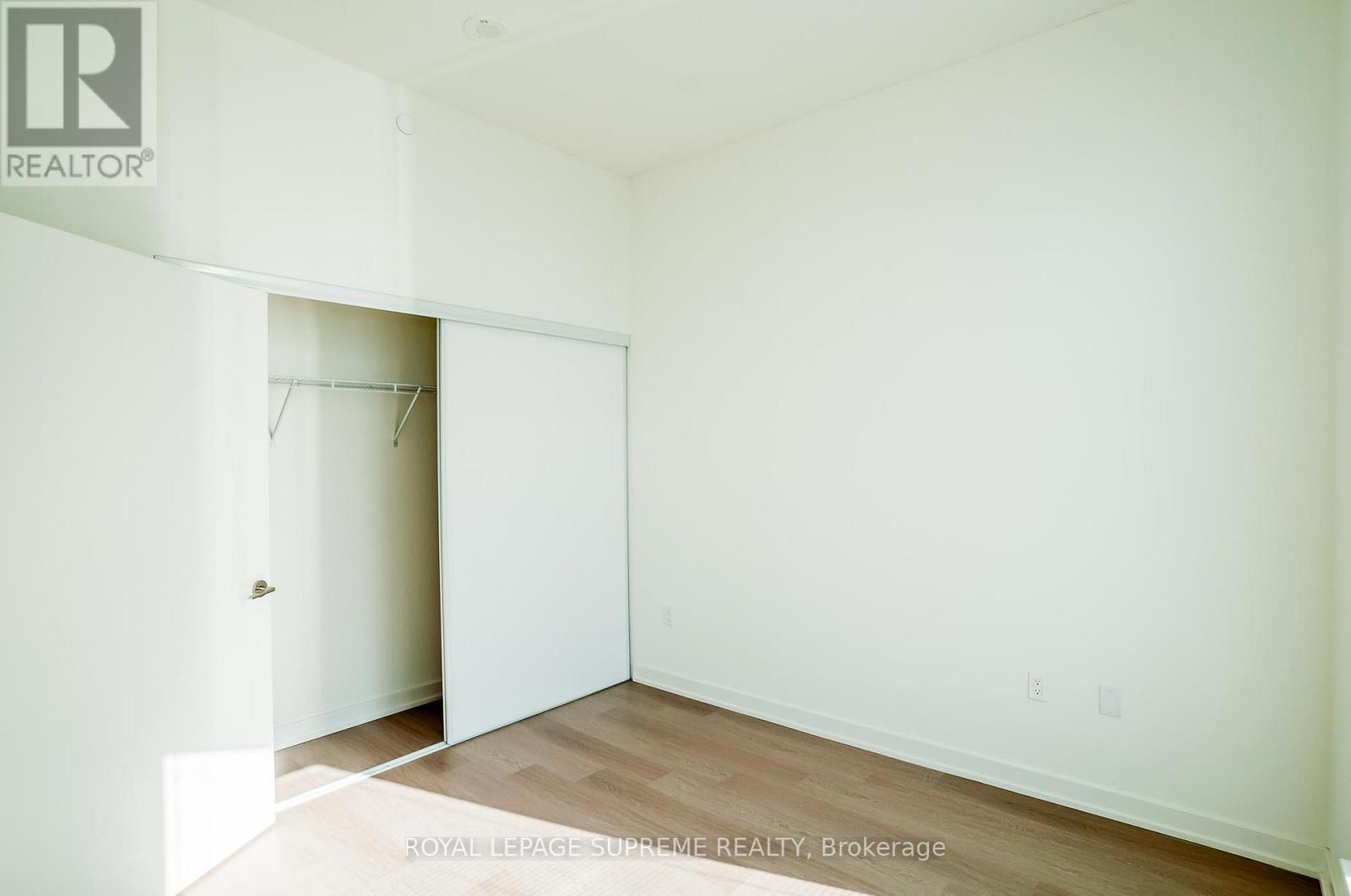 












811 - 859 THE QUEENSWAY

,
Toronto,




Ontario
M8Z1N8

