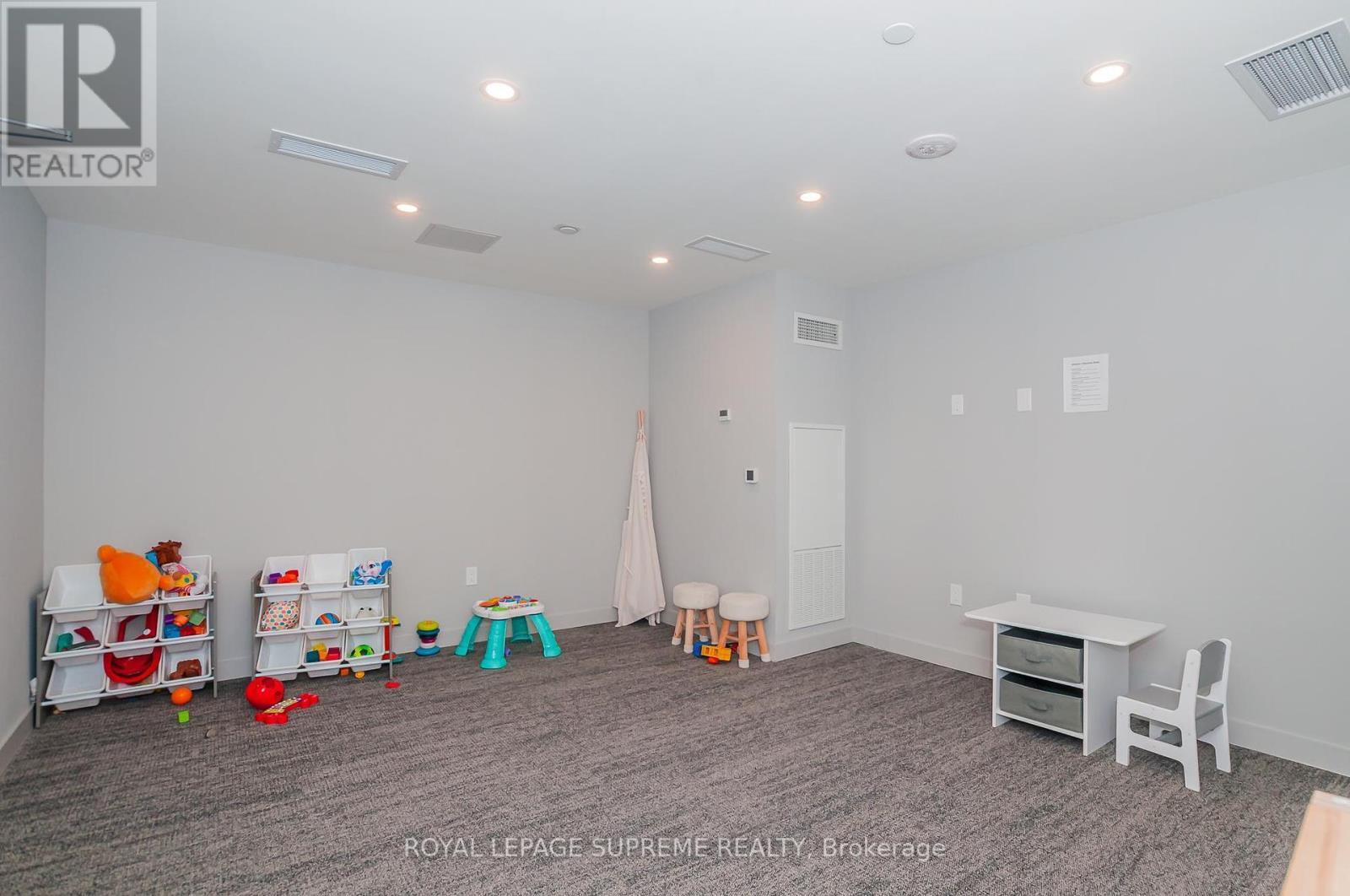 












811 - 859 THE QUEENSWAY

,
Toronto,




Ontario
M8Z1N8

