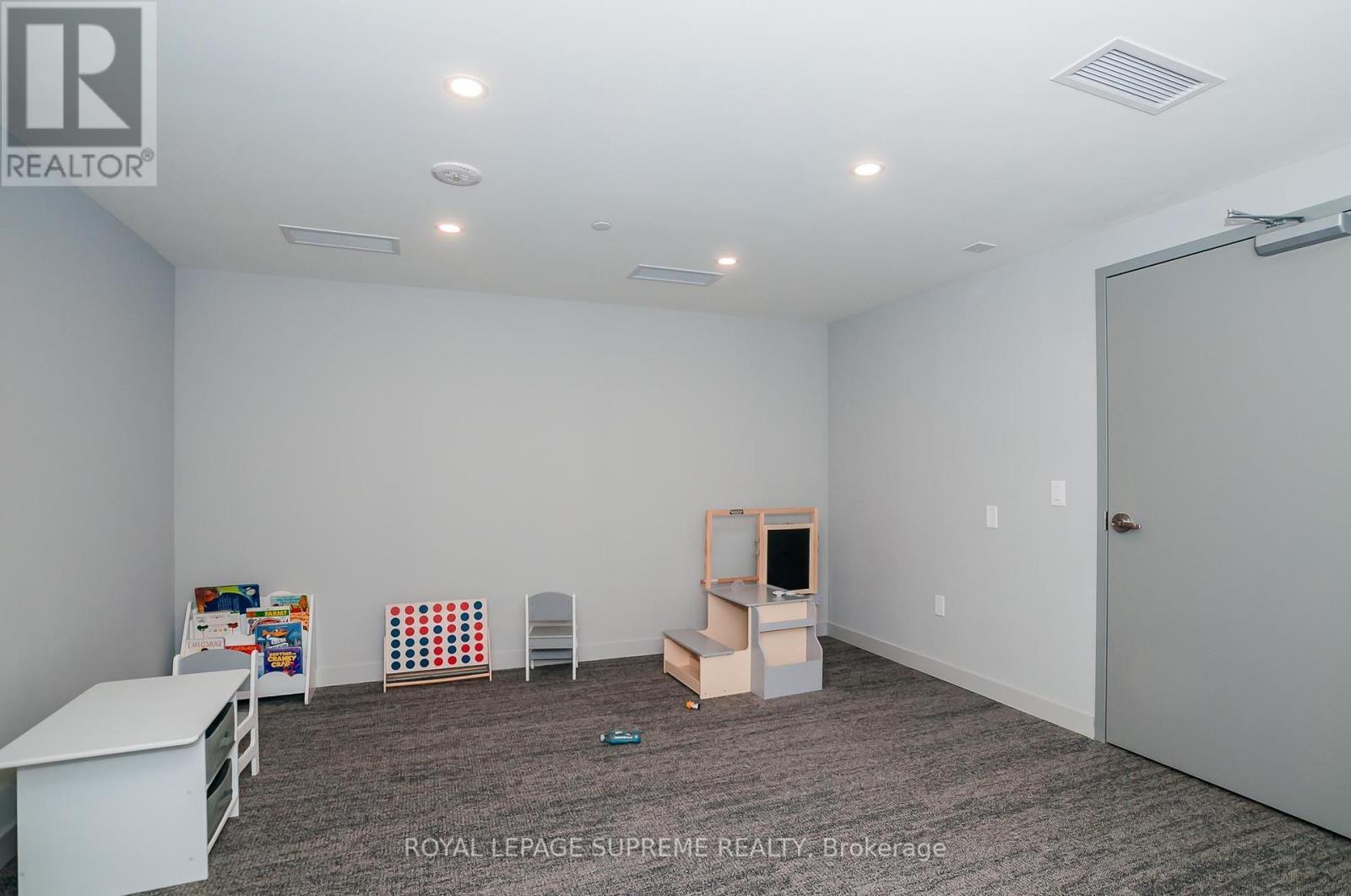 












811 - 859 THE QUEENSWAY

,
Toronto,




Ontario
M8Z1N8

