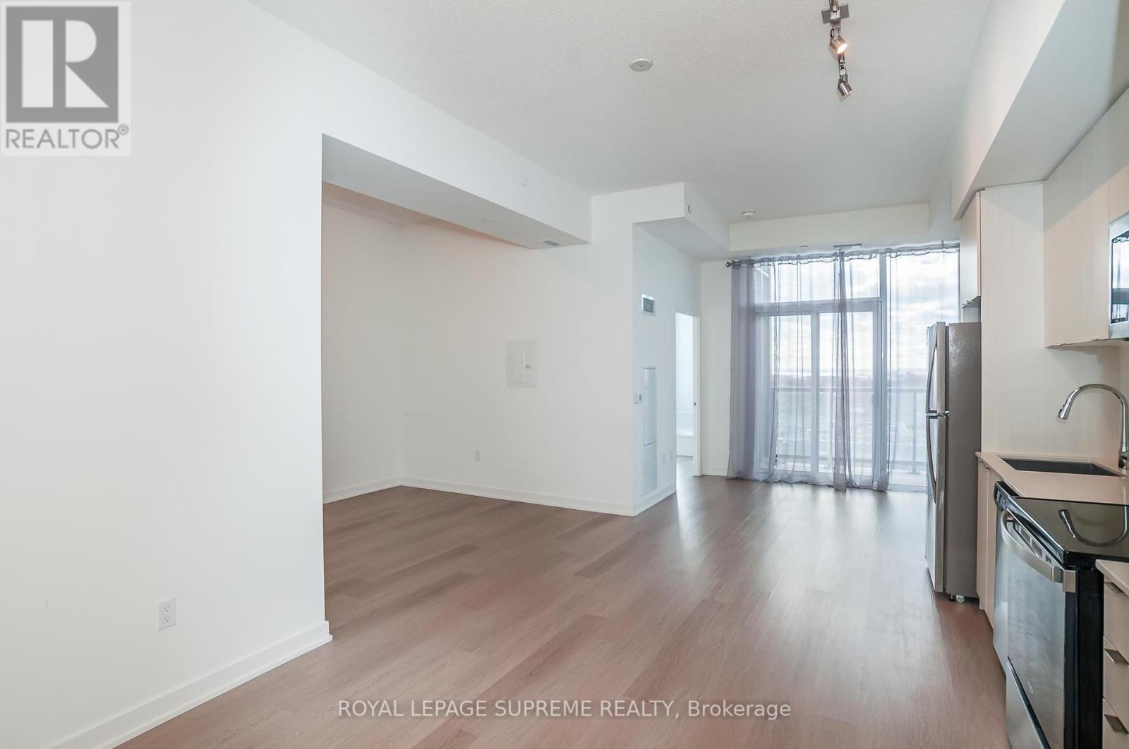 












811 - 859 THE QUEENSWAY

,
Toronto,




Ontario
M8Z1N8

