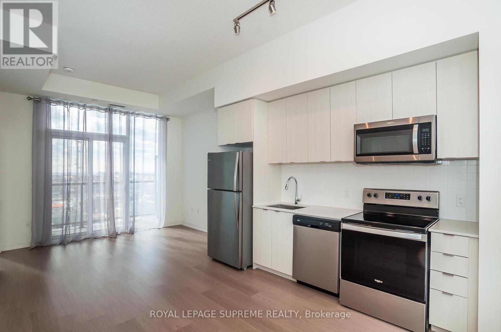 












811 - 859 THE QUEENSWAY

,
Toronto,




Ontario
M8Z1N8

