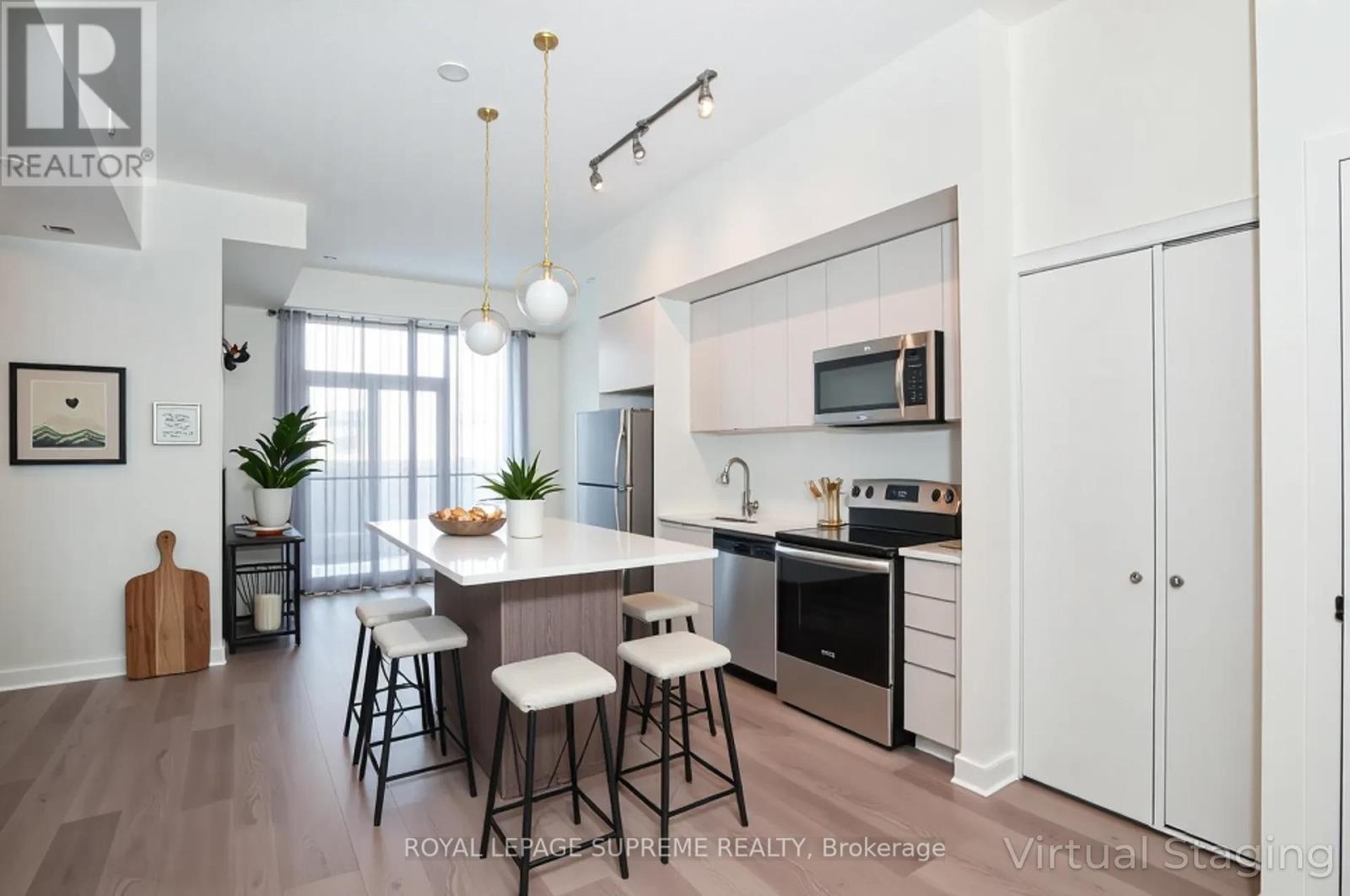 












811 - 859 THE QUEENSWAY

,
Toronto,




Ontario
M8Z1N8

