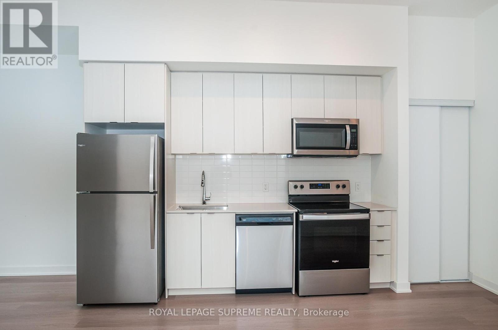 












811 - 859 THE QUEENSWAY

,
Toronto,




Ontario
M8Z1N8

