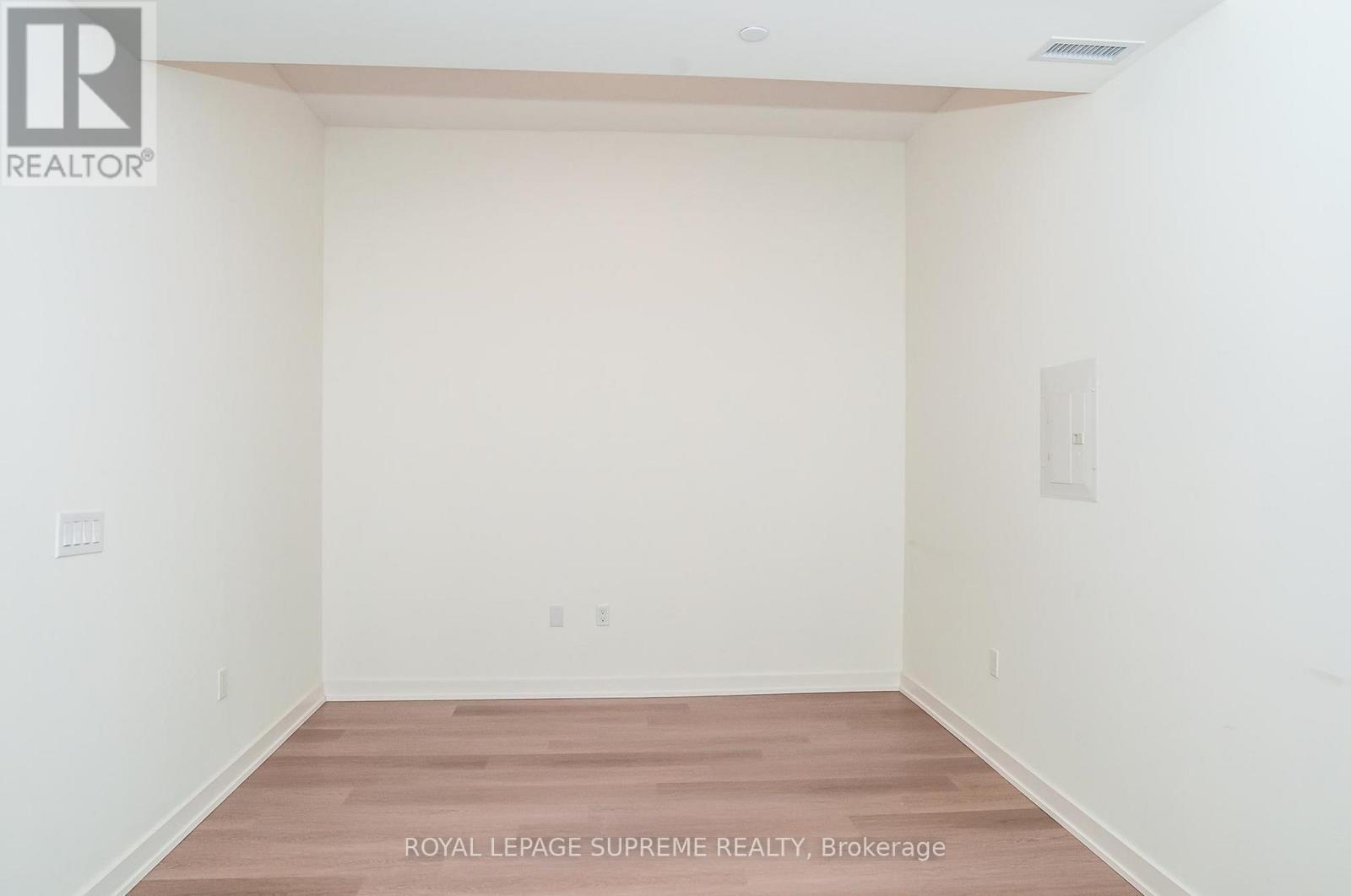 












811 - 859 THE QUEENSWAY

,
Toronto,




Ontario
M8Z1N8

