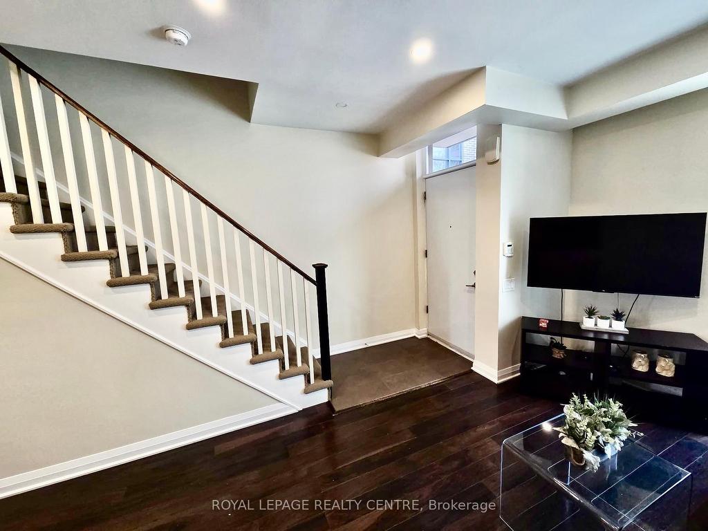









19


Valhalla Inn

Road, 35,
Toronto,




ON
M9B 0B3

