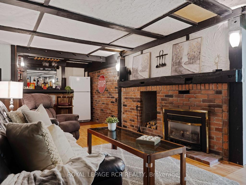 









308118


Hockley

Road,
Mono,




ON
L9W 2Y8

