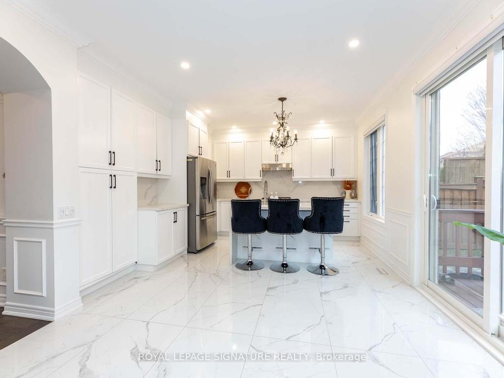 









18


Lady Valentina

Avenue,
Vaughan,




ON
L6A 0E4

