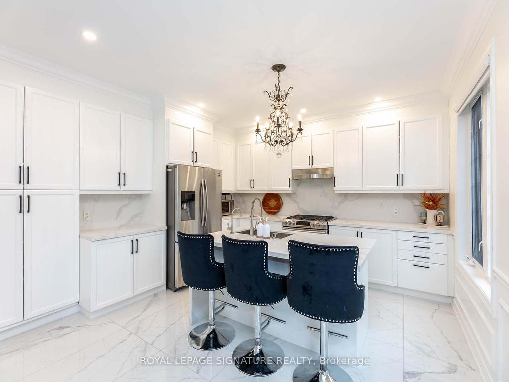 









18


Lady Valentina

Avenue,
Vaughan,




ON
L6A 0E4

