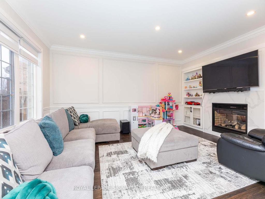 









18


Lady Valentina

Avenue,
Vaughan,




ON
L6A 0E4

