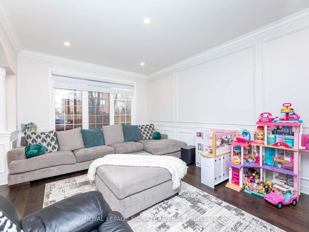 









18


Lady Valentina

Avenue,
Vaughan,




ON
L6A 0E4


