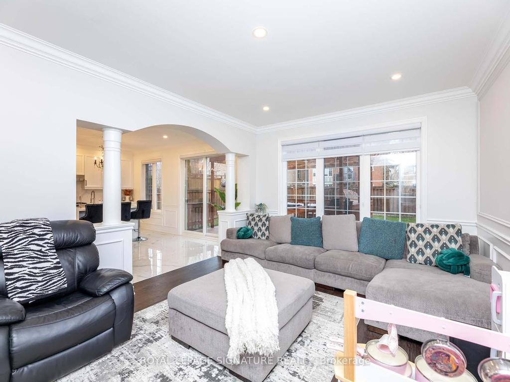 









18


Lady Valentina

Avenue,
Vaughan,




ON
L6A 0E4

