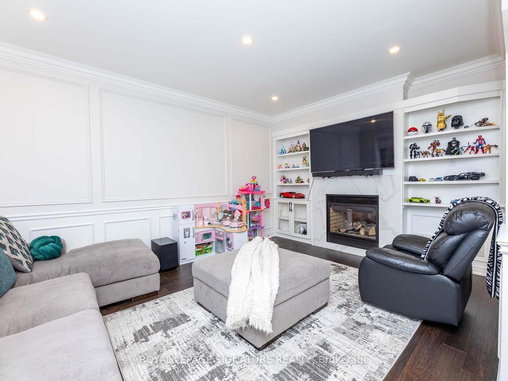 









18


Lady Valentina

Avenue,
Vaughan,




ON
L6A 0E4

