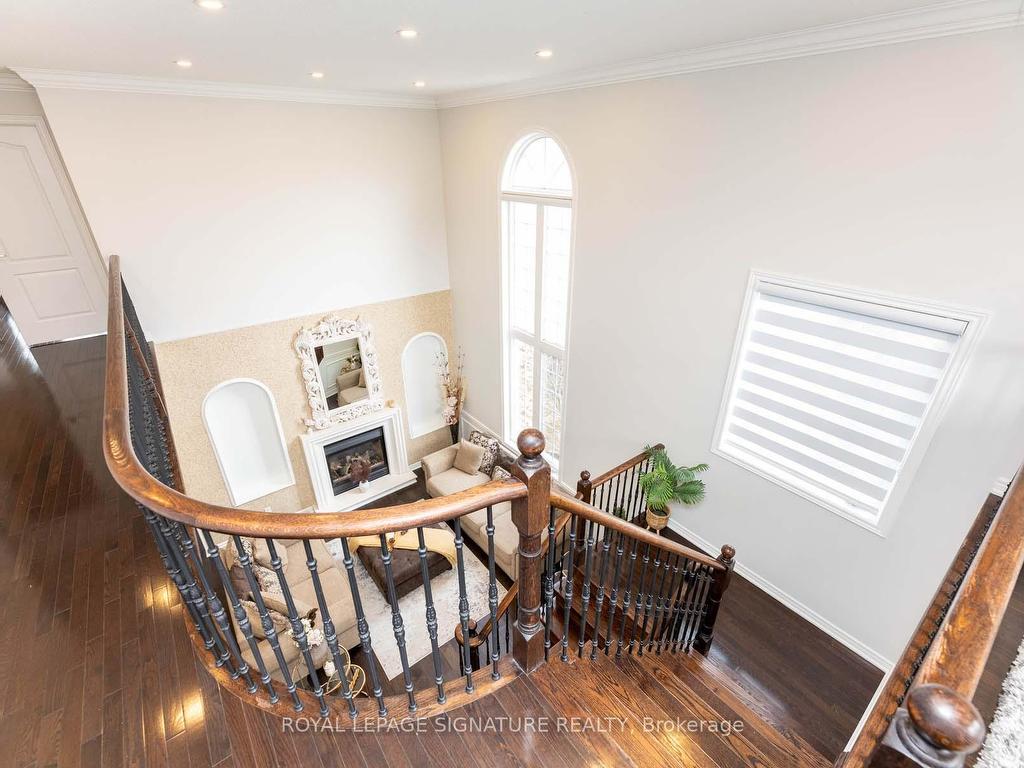 









18


Lady Valentina

Avenue,
Vaughan,




ON
L6A 0E4

