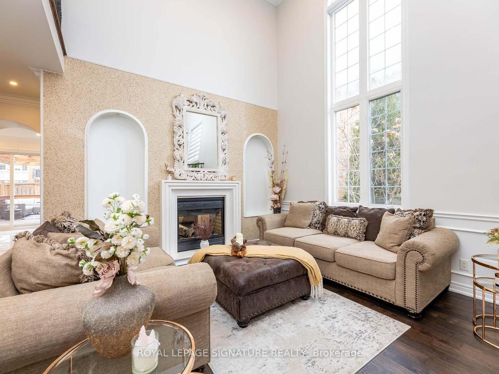 









18


Lady Valentina

Avenue,
Vaughan,




ON
L6A 0E4

