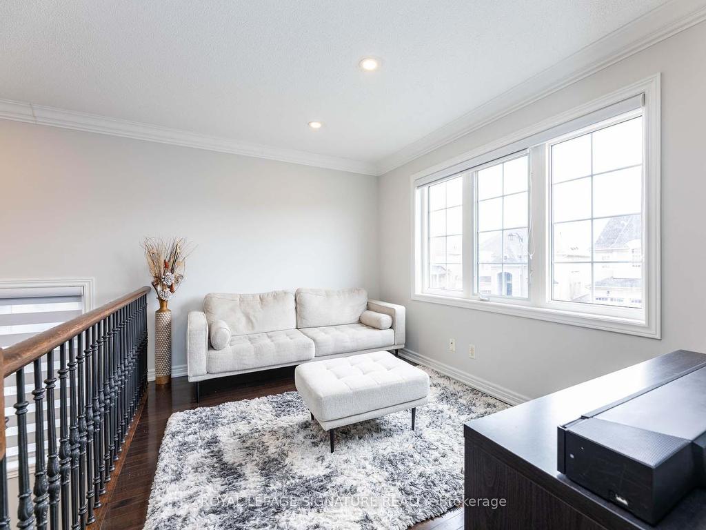 









18


Lady Valentina

Avenue,
Vaughan,




ON
L6A 0E4

