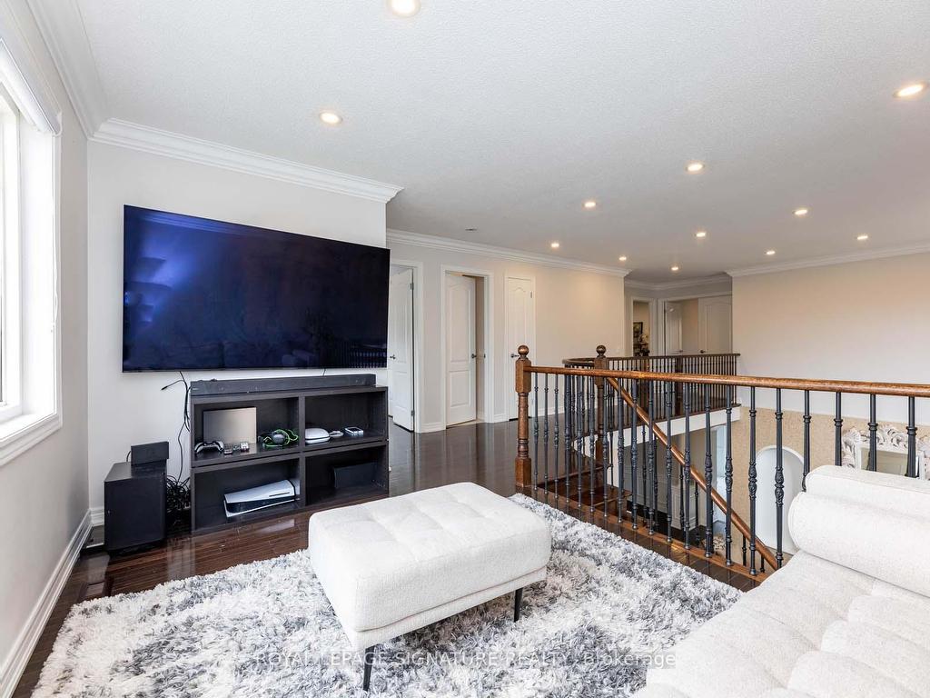 









18


Lady Valentina

Avenue,
Vaughan,




ON
L6A 0E4

