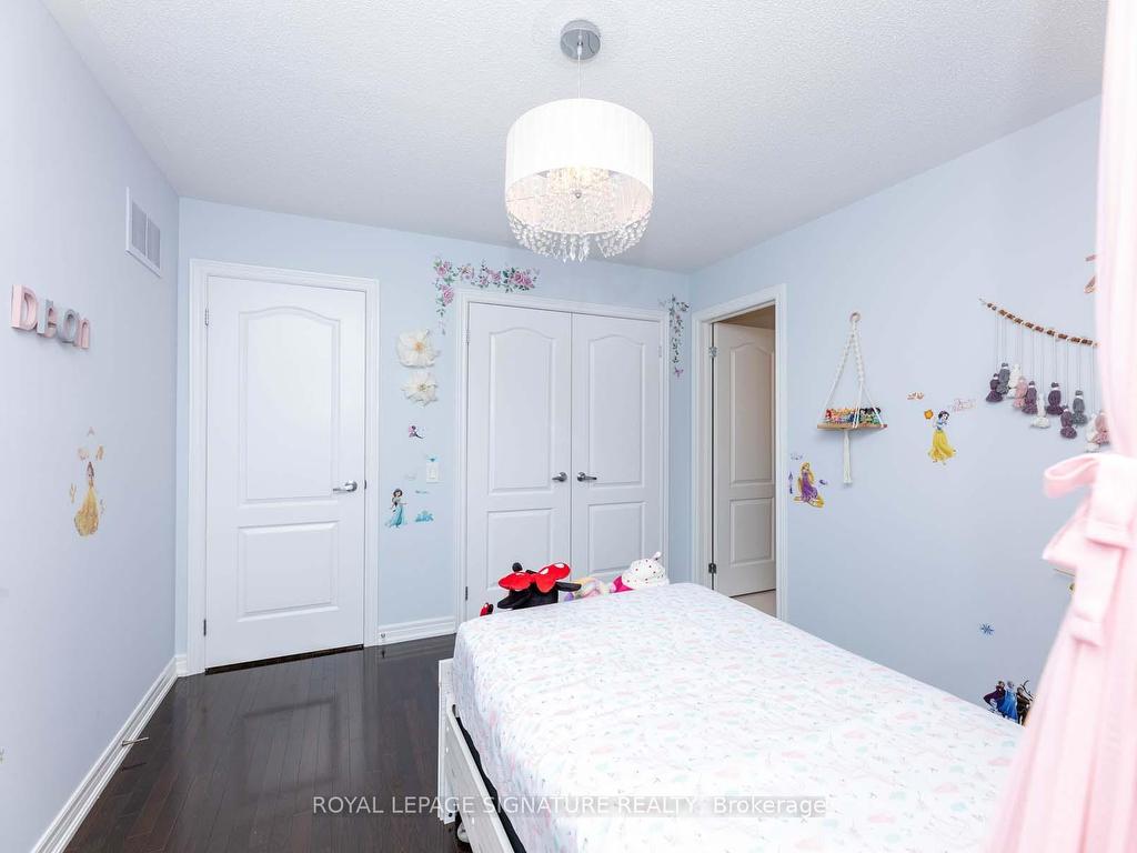 









18


Lady Valentina

Avenue,
Vaughan,




ON
L6A 0E4

