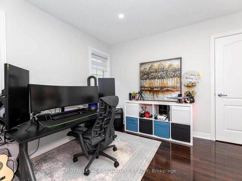 









18


Lady Valentina

Avenue,
Vaughan,




ON
L6A 0E4

