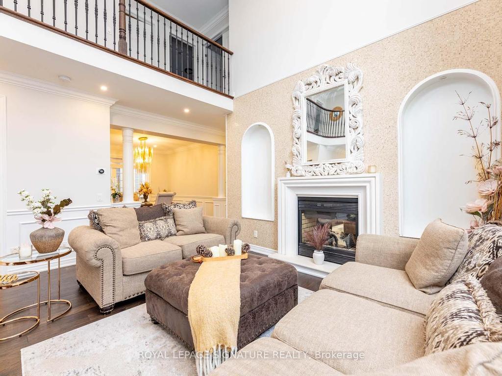 









18


Lady Valentina

Avenue,
Vaughan,




ON
L6A 0E4

