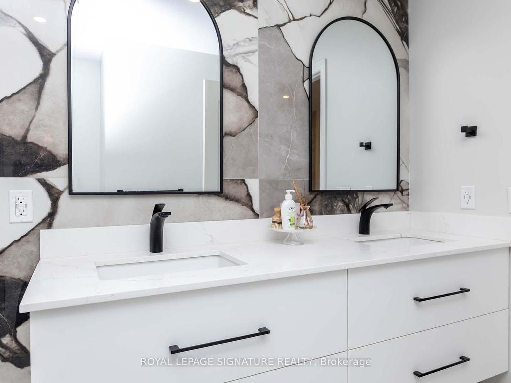 









18


Lady Valentina

Avenue,
Vaughan,




ON
L6A 0E4


