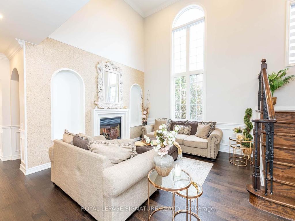 









18


Lady Valentina

Avenue,
Vaughan,




ON
L6A 0E4

