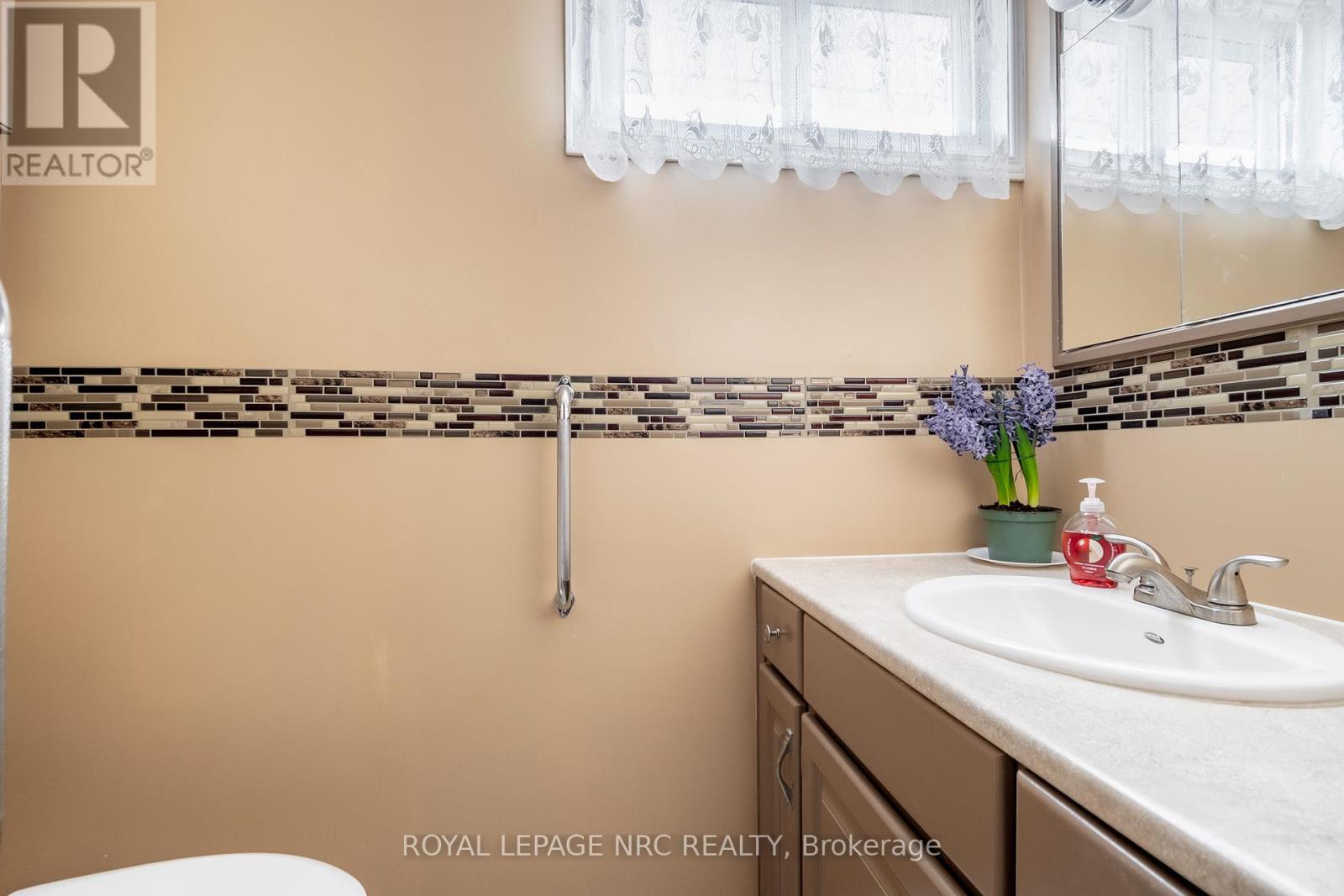 












37 MICHAEL DRIVE S

,
Port Colborne (Sugarloaf),




Ontario
L3K3C3

