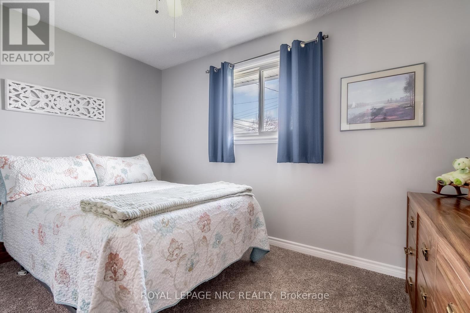 












37 MICHAEL DRIVE S

,
Port Colborne (Sugarloaf),




Ontario
L3K3C3

