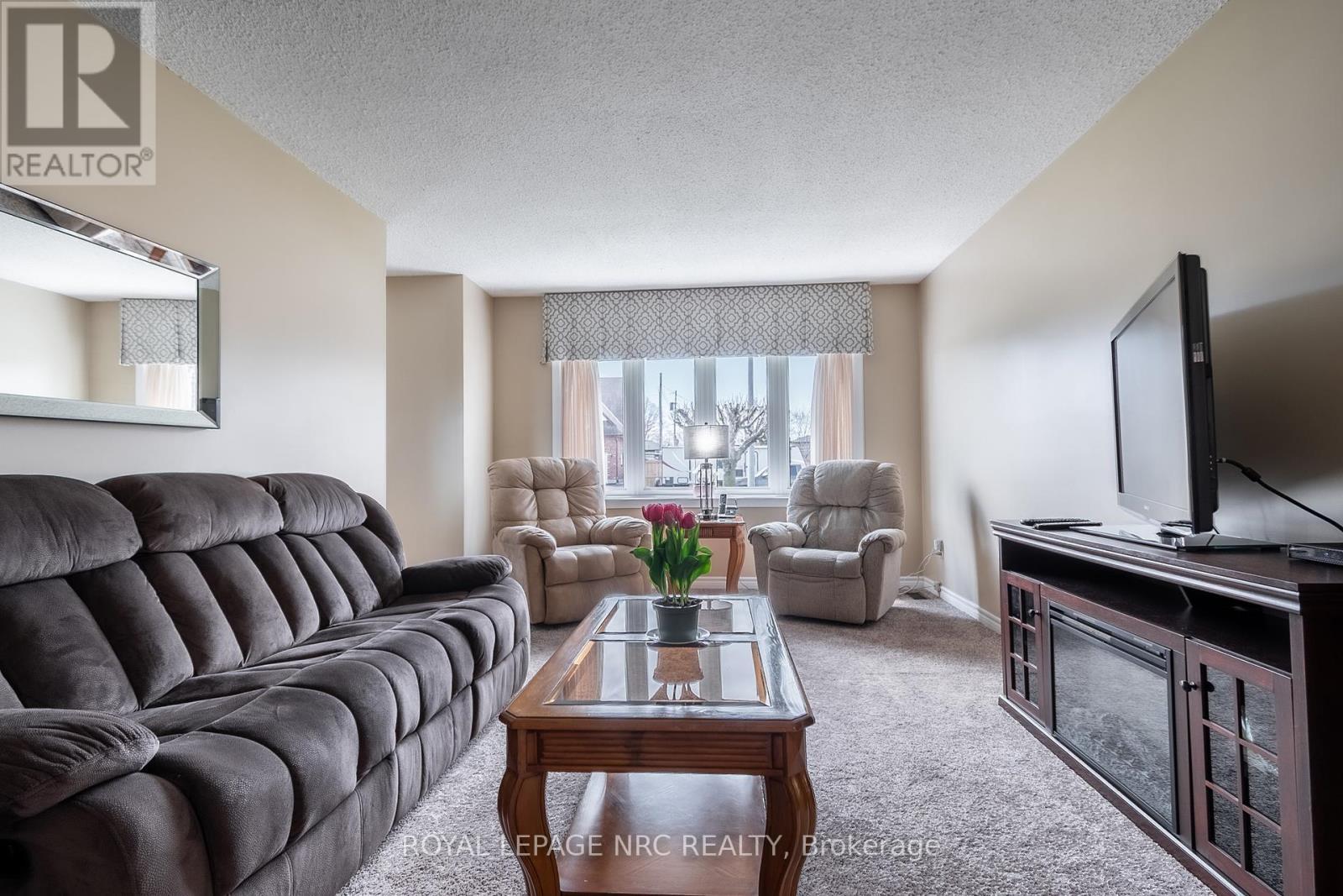 












37 MICHAEL DRIVE S

,
Port Colborne (Sugarloaf),




Ontario
L3K3C3

