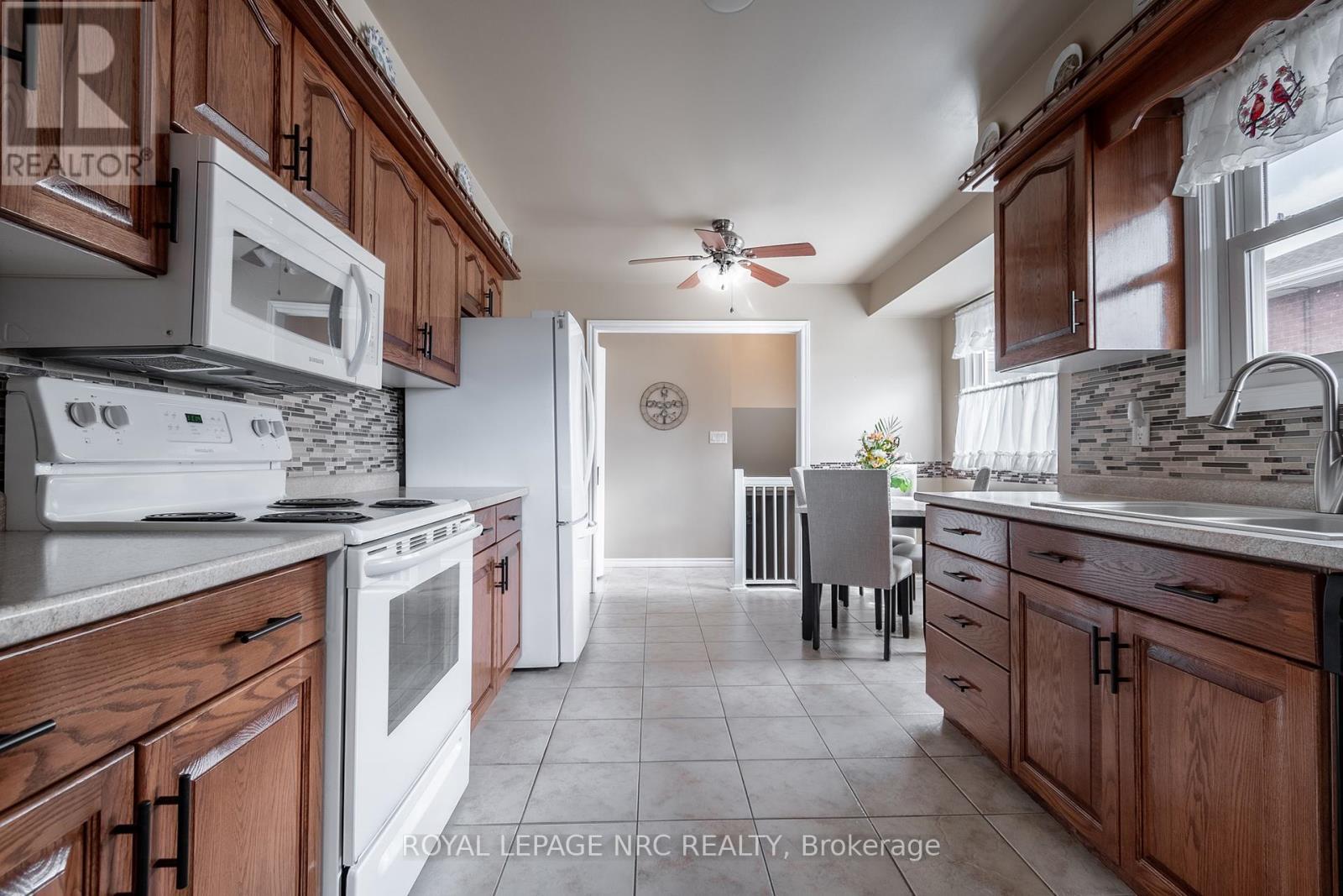 












37 MICHAEL DRIVE S

,
Port Colborne (Sugarloaf),




Ontario
L3K3C3

