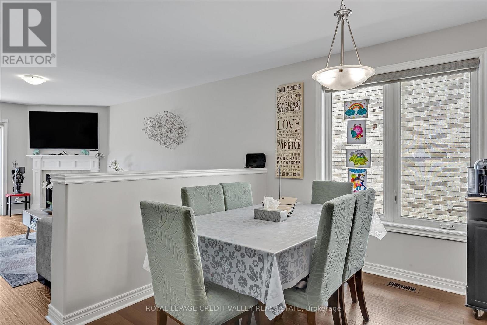 












607 LEMAY GROVE E

,
Smith-Ennismore-Lakefield,




Ontario
K9K0H1

