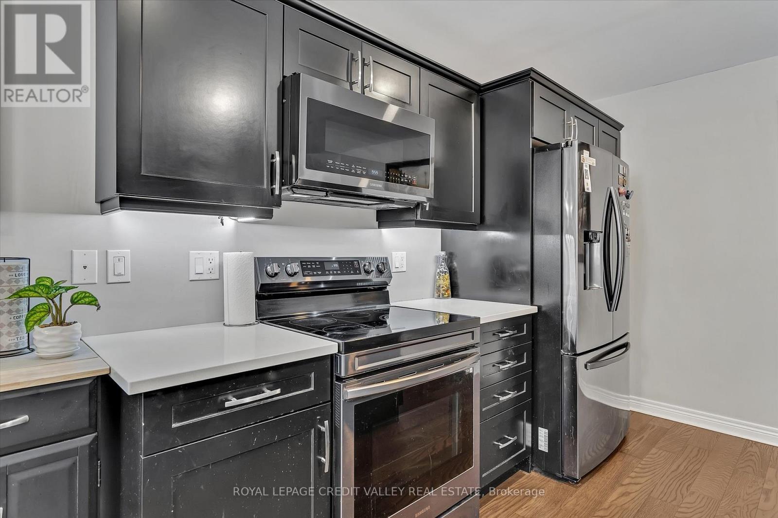 












607 LEMAY GROVE E

,
Smith-Ennismore-Lakefield,




Ontario
K9K0H1

