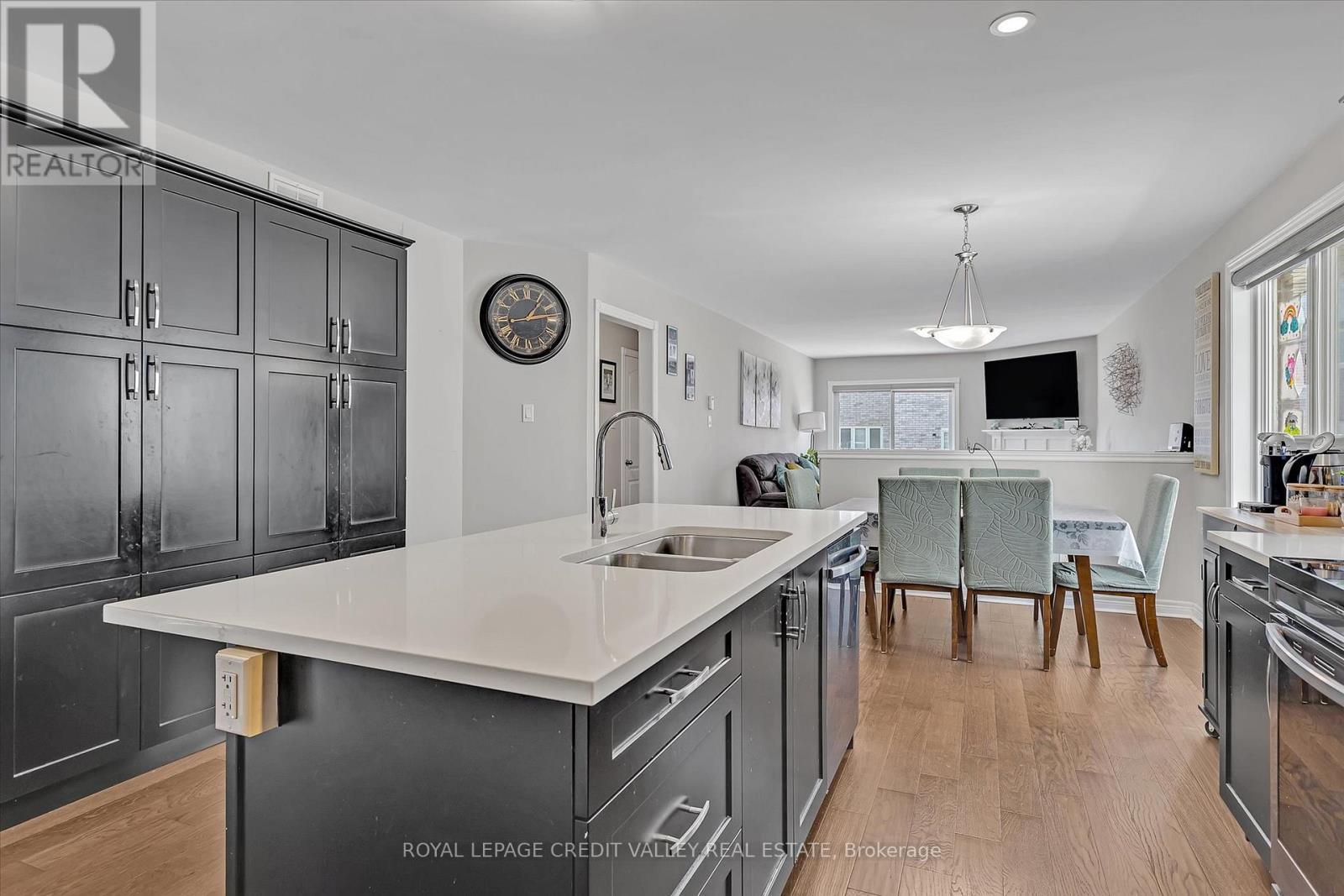 












607 LEMAY GROVE E

,
Smith-Ennismore-Lakefield,




Ontario
K9K0H1

