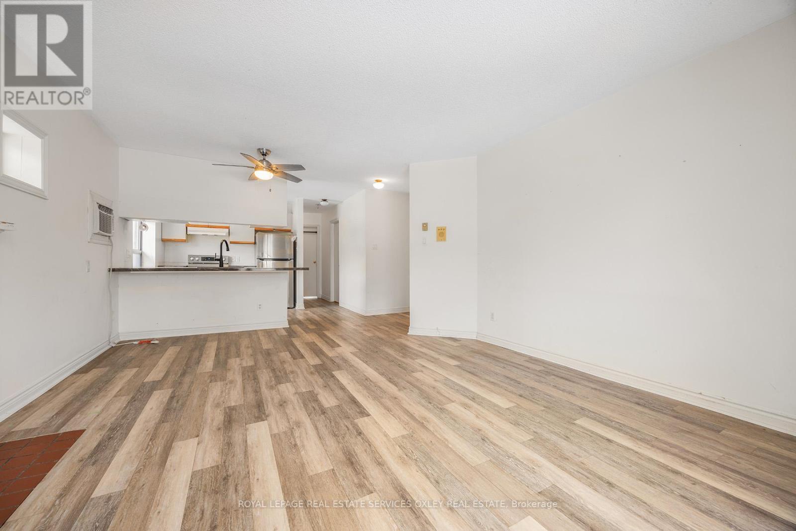 












4 - 31 GLEBE ROAD E

,
Toronto,




Ontario
M4S1N7

